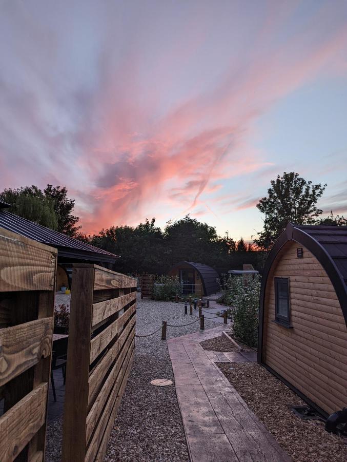 Peacock Lake Glamping Vila Nottingham Exterior foto