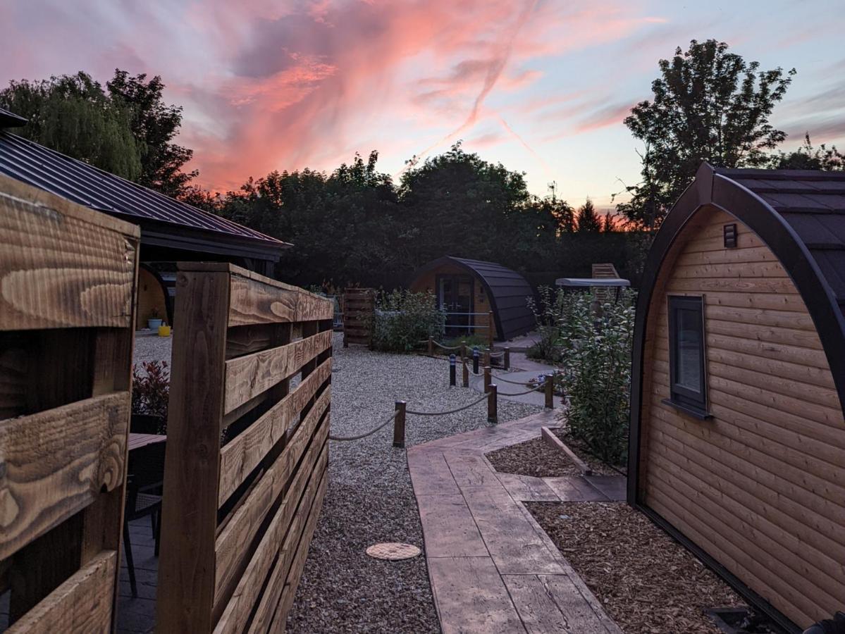 Peacock Lake Glamping Vila Nottingham Exterior foto